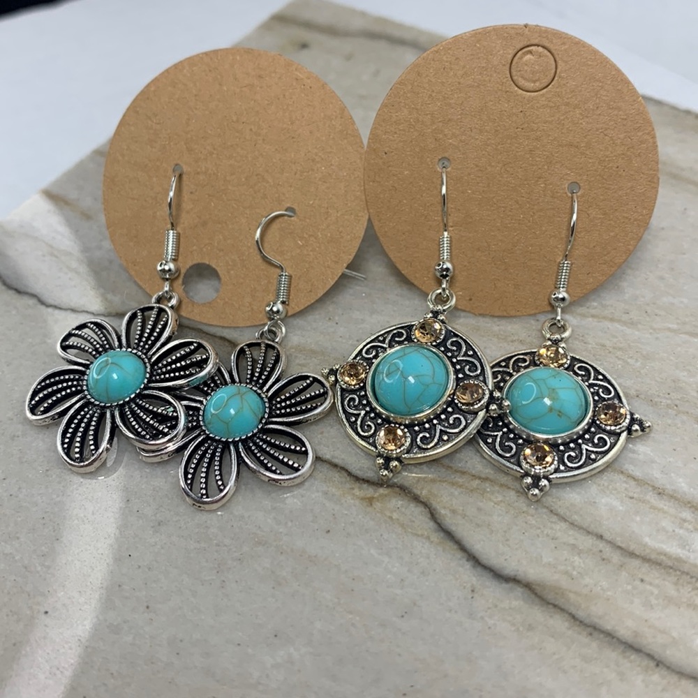 Set of 2 Turquoise style earrings